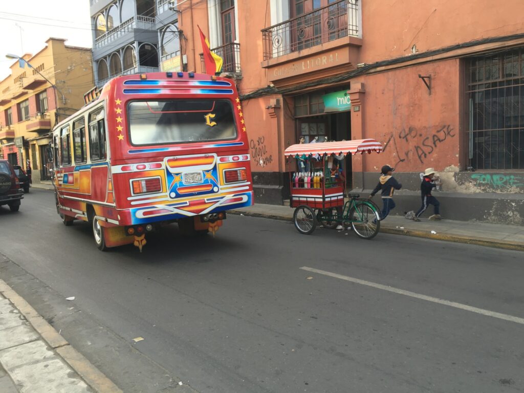 Avec 100 bolivianos, on peut aller en bus, jusqu'à Iquique au Chili !